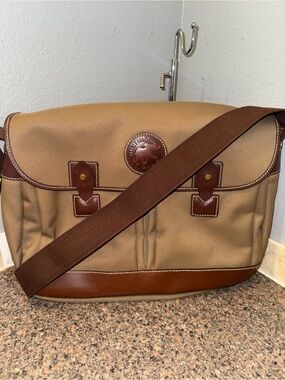 HUNTING WORLD “today Messenger Safari field Crossbody bag” like New